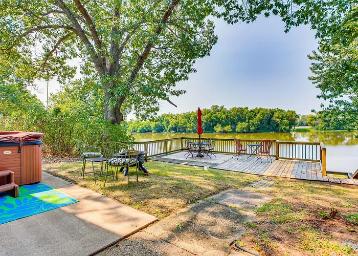 Holiday home Lakefront W/ Patio In Havana!
