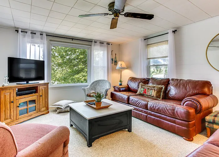 Holiday home Lakefront W/ Patio In Havana!
