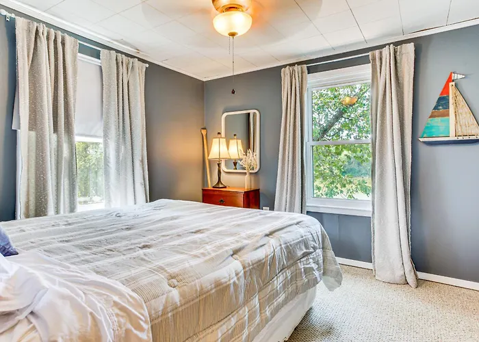 Holiday home Lakefront W/ Patio In Havana!