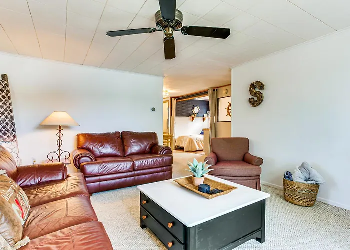 Lakefront W/ Patio In Havana! Holiday home