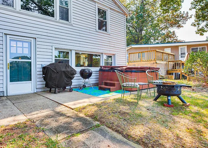 Lakefront W/ Patio In Havana! Holiday home *