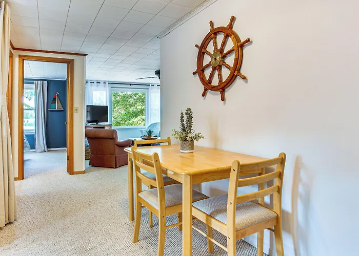 Lakefront Cabin W/ Patio In Havana! Havana